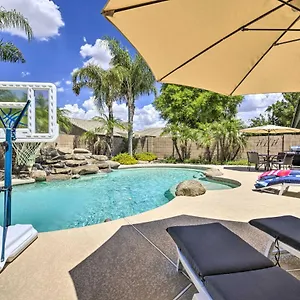 Oasis Desert Getaway Pool, Hot Tub, Patio! Holiday home Mesa