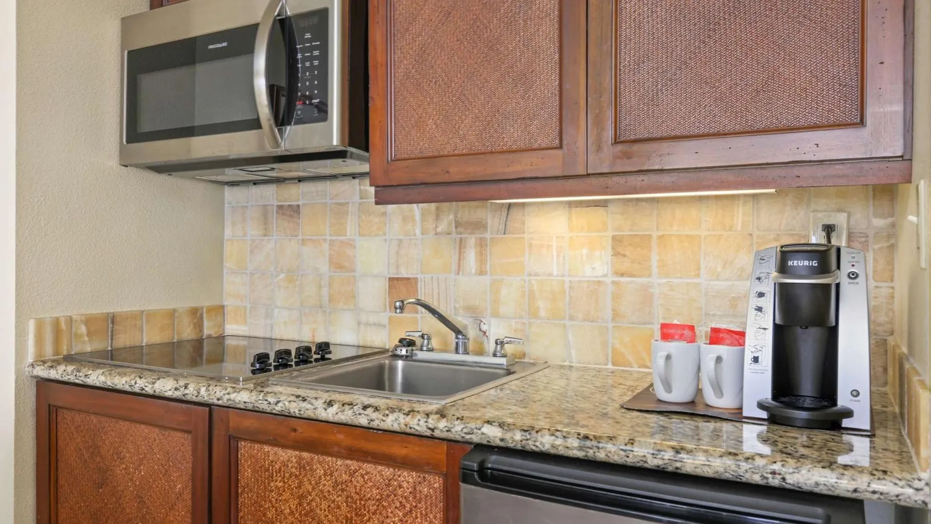 Aston Islander On The Beach Kapa'a Apartmanhotel